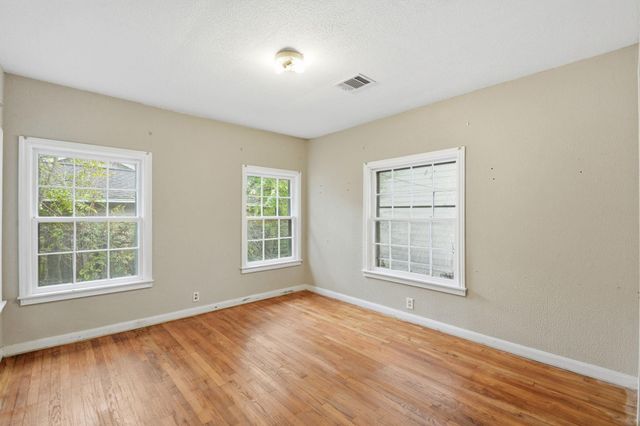 304 Baker Drive, Tomball, TX 77375