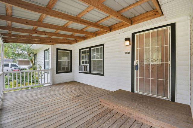 304 Baker Drive, Tomball, TX 77375