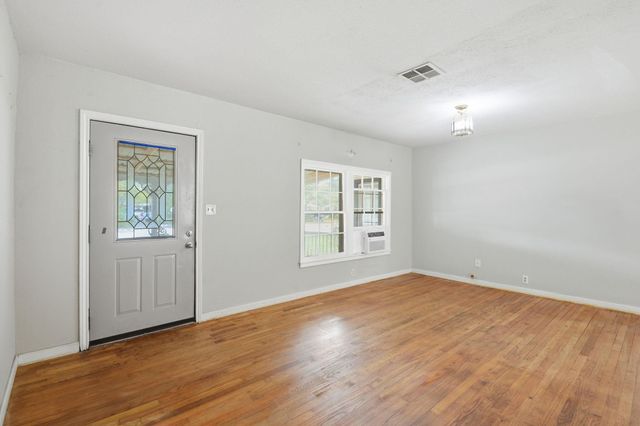 304 Baker Drive, Tomball, TX 77375