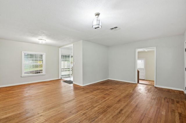 304 Baker Drive, Tomball, TX 77375