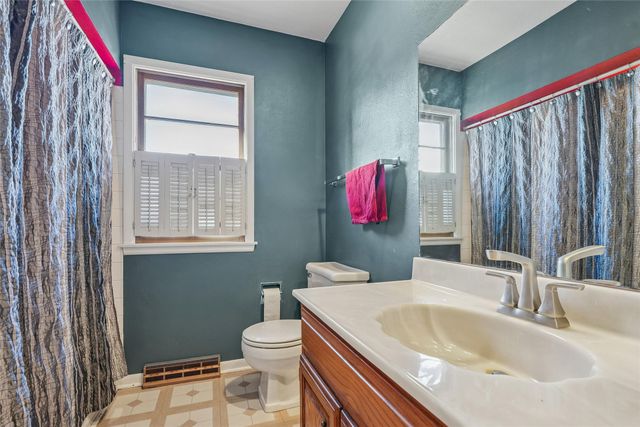 1200 W Clinton Avenue, Indianola, IA 50125