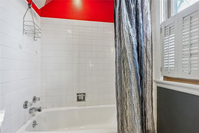 1200 W Clinton Avenue, Indianola, IA 50125