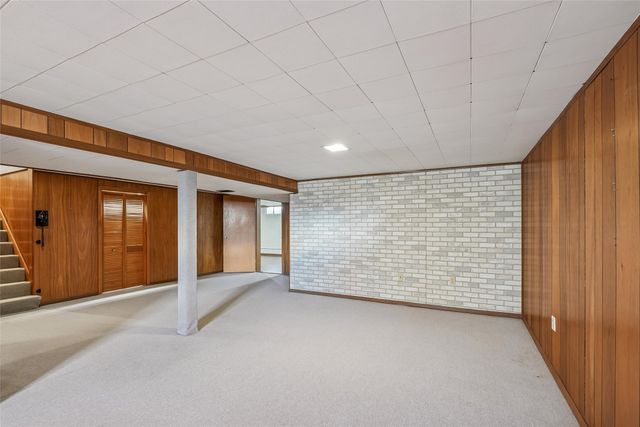 1200 W Clinton Avenue, Indianola, IA 50125