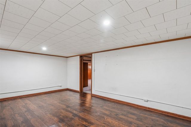 1200 W Clinton Avenue, Indianola, IA 50125