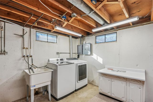 1200 W Clinton Avenue, Indianola, IA 50125