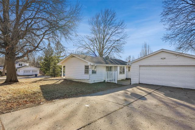 1200 W Clinton Avenue, Indianola, IA 50125