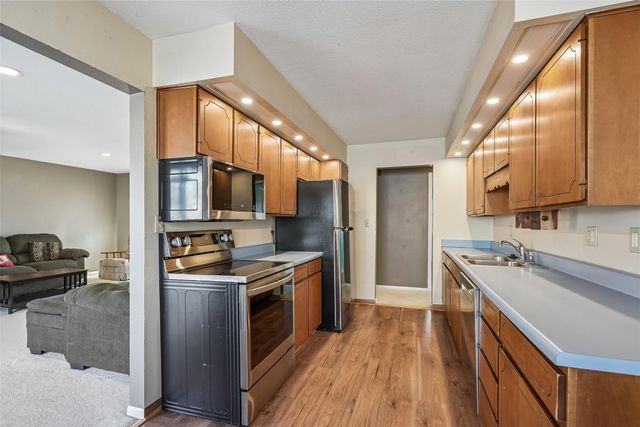 1200 W Clinton Avenue, Indianola, IA 50125