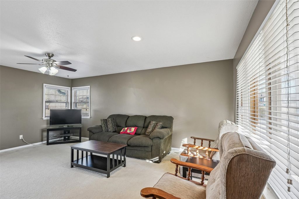 1200 W Clinton Avenue, Indianola, IA 50125