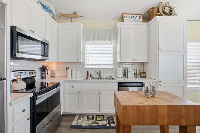 145 Jewel Drive, Port Bolivar, TX 77650