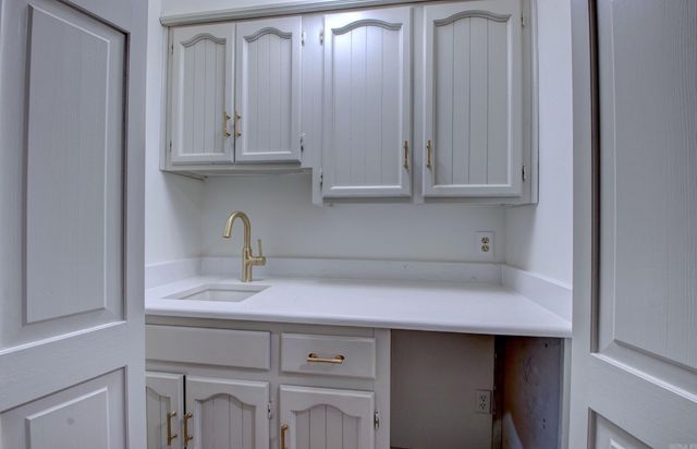 8 Fox Run Drive, Little Rock, AR 72210