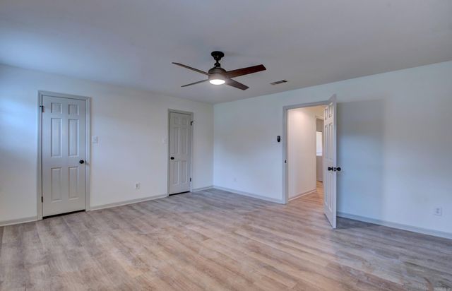 8 Fox Run Drive, Little Rock, AR 72210