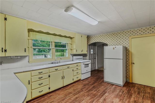 208 Linville Road, Mount Airy, NC 27030