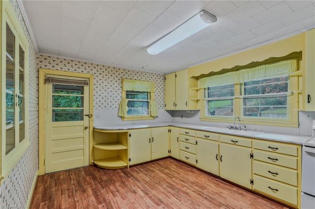 208 Linville Road, Mount Airy, NC 27030
