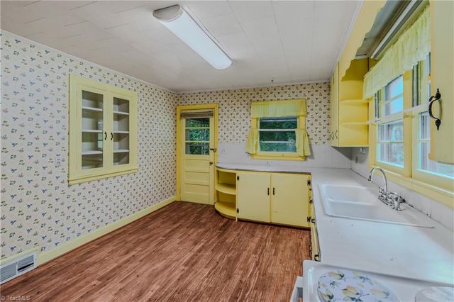 208 Linville Road, Mount Airy, NC 27030