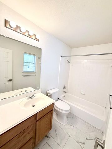 206 Sunshadow DR, Lockhart, TX 78644