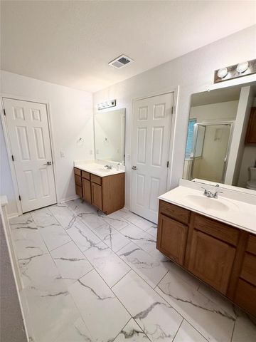 206 Sunshadow DR, Lockhart, TX 78644