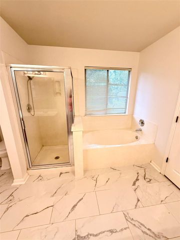 206 Sunshadow DR, Lockhart, TX 78644
