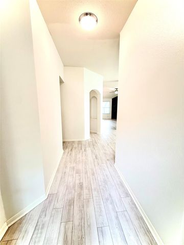 206 Sunshadow DR, Lockhart, TX 78644