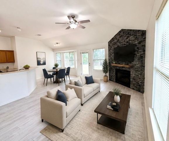 206 Sunshadow DR, Lockhart, TX 78644