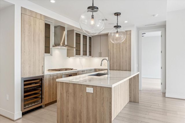 2047 Westcreek Lane 505, Houston, TX 77027