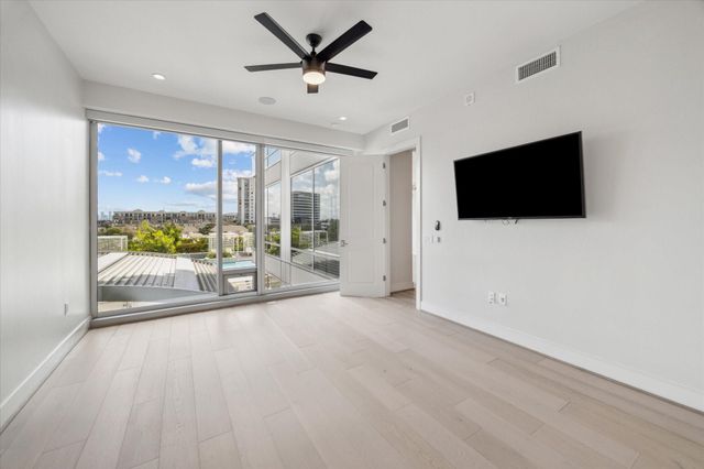 2047 Westcreek Lane 505, Houston, TX 77027