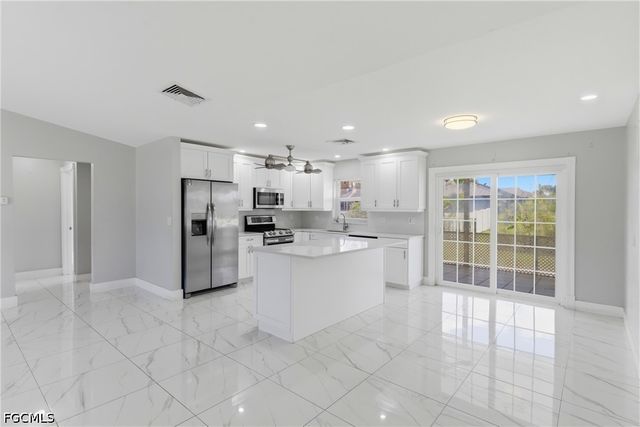 2658 SW 32nd ST, Cape Coral, FL 33914