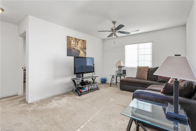 400 Walnut Crossing Drive, Whitsett, NC 27377