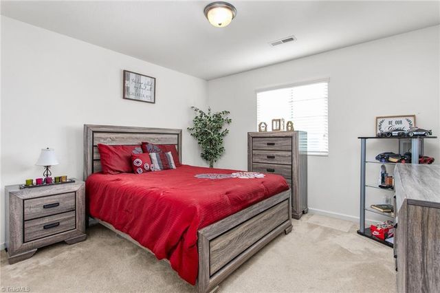 400 Walnut Crossing Drive, Whitsett, NC 27377