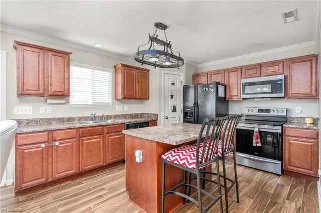 400 Walnut Crossing Drive, Whitsett, NC 27377