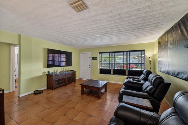 1211 NE 35th Street, Pompano Beach, FL 33064