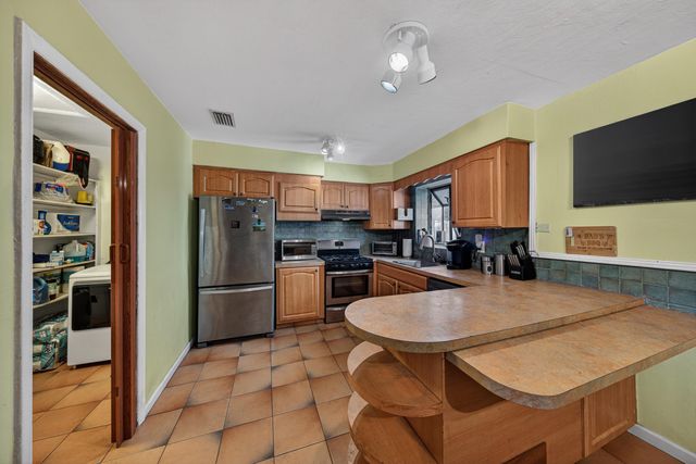 1211 NE 35th Street, Pompano Beach, FL 33064