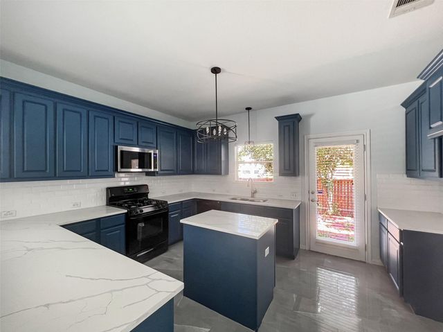 3917 BRONCO BEND LOOP, Austin, TX 78744