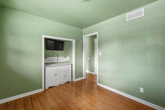 7200 W Grantosa DRIVE, Milwaukee, WI 53218