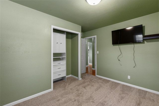 7200 W Grantosa DRIVE, Milwaukee, WI 53218