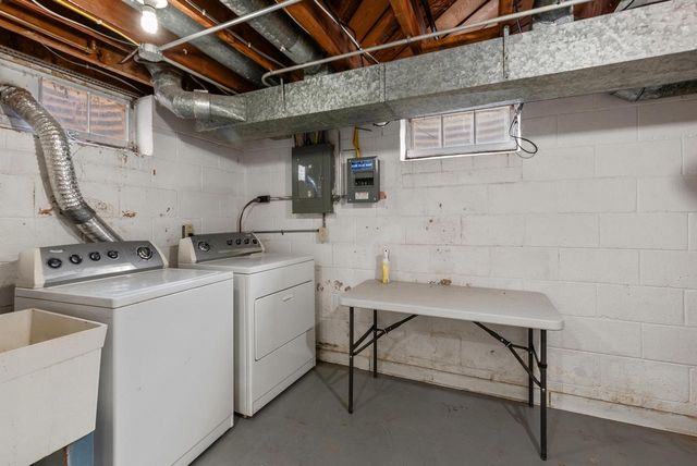 7200 W Grantosa DRIVE, Milwaukee, WI 53218