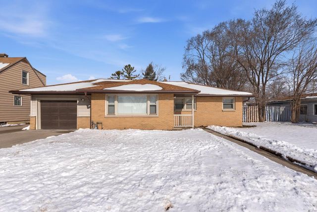 7200 W Grantosa DRIVE, Milwaukee, WI 53218