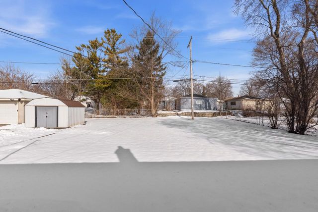 7200 W Grantosa DRIVE, Milwaukee, WI 53218