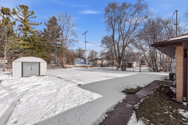 7200 W Grantosa DRIVE, Milwaukee, WI 53218