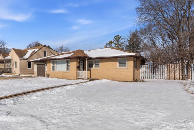 7200 W Grantosa DRIVE, Milwaukee, WI 53218