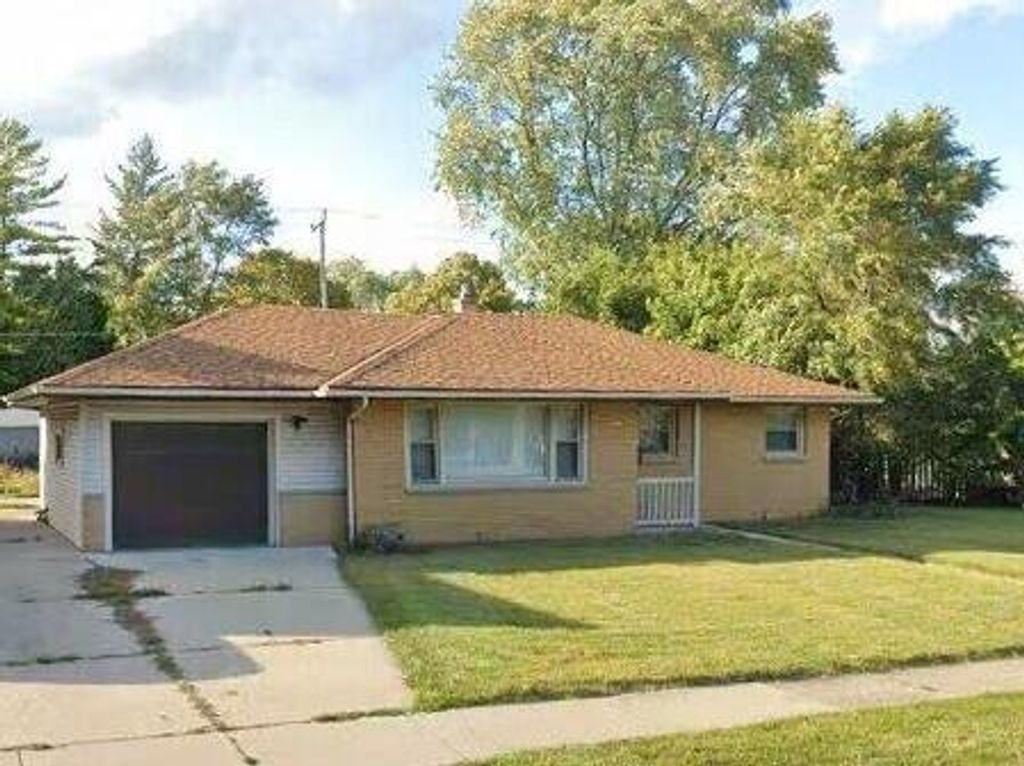 7200 W Grantosa DRIVE, Milwaukee, WI 53218