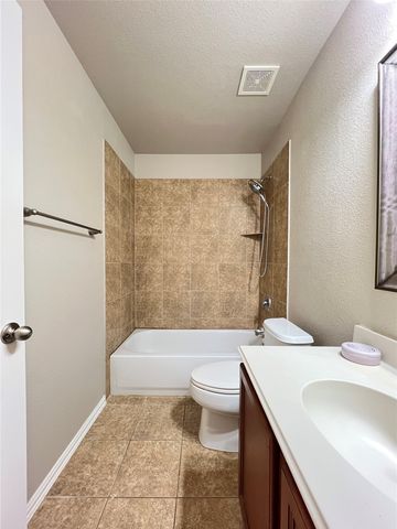 505 Maverick Drive, Lake Dallas, TX 75065