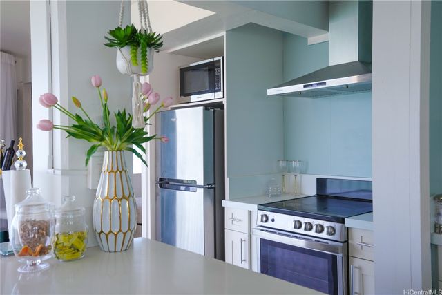 2957 Kalakaua Avenue 306, Honolulu, HI 96815