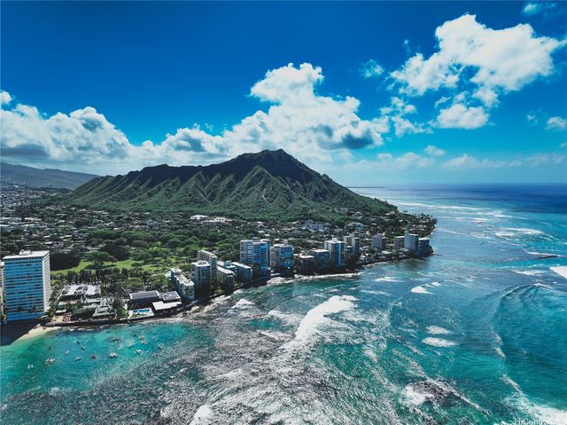 2957 Kalakaua Avenue 306, Honolulu, HI 96815