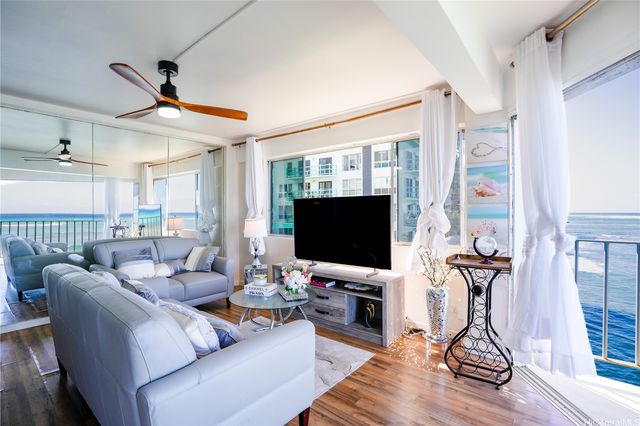2957 Kalakaua Avenue 306, Honolulu, HI 96815