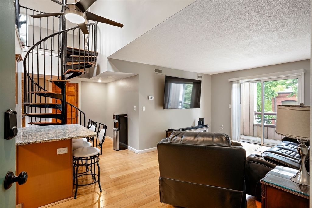 21 Margin St 34, Lynn, MA 01905