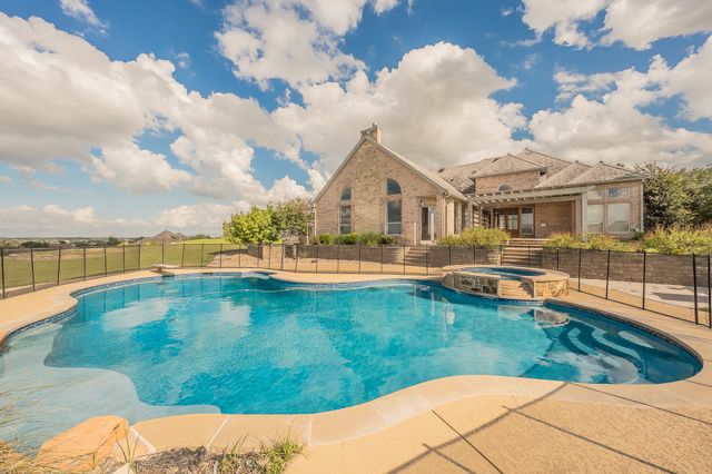 113 Club House Drive, Weatherford, TX 76087