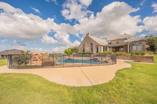 113 Club House Drive, Weatherford, TX 76087