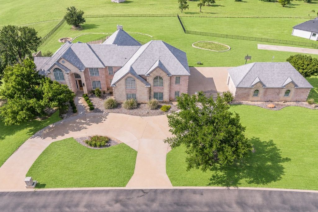 113 Club House Drive, Weatherford, TX 76087
