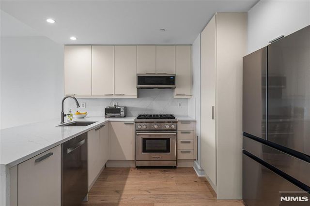 8100 River Road 908, North Bergen, NJ 07047