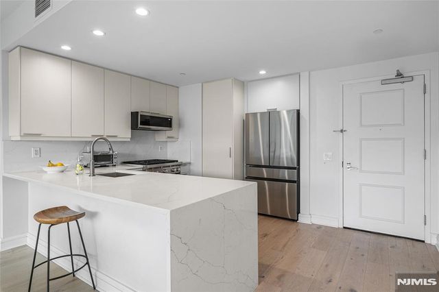 8100 River Road 908, North Bergen, NJ 07047